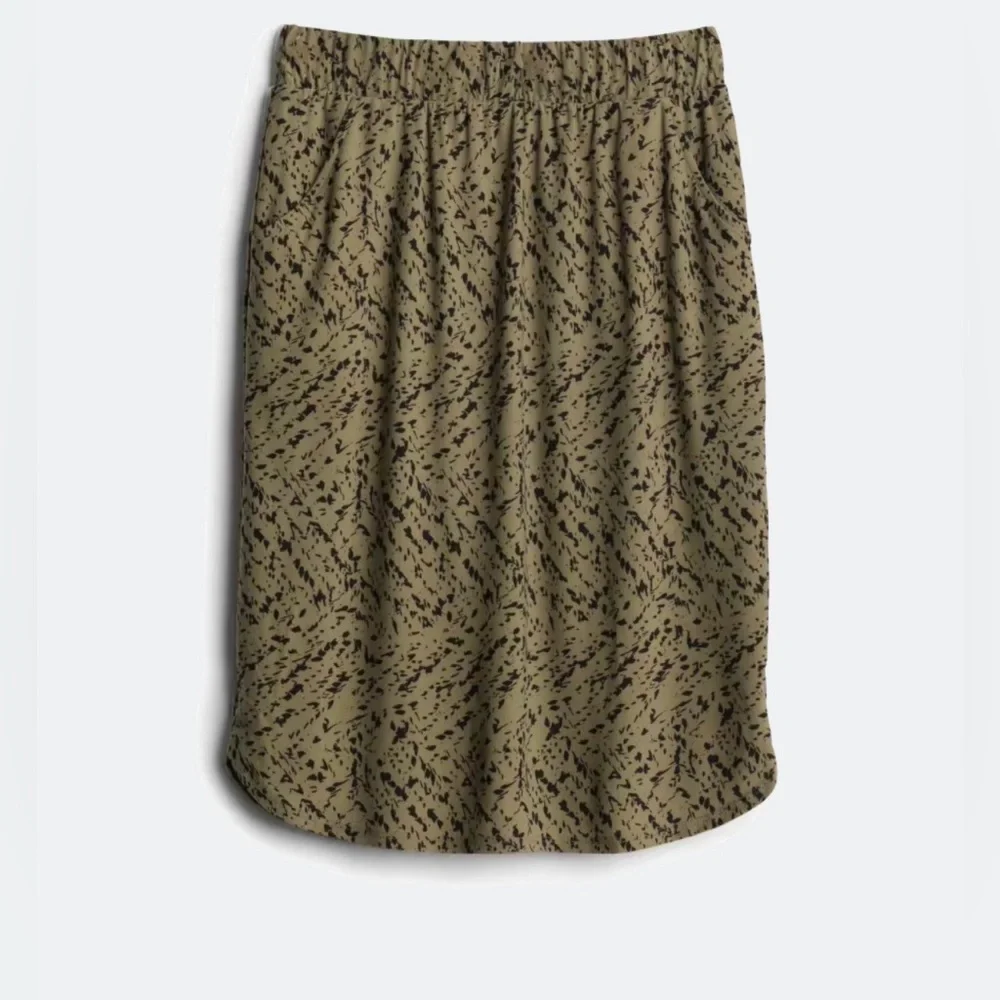 NWT Renee C Pencil Skirt in Olive Green Knit with Black Pattern, Size Small